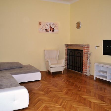 Sunflower 2BDR Flat By Ruterra Prag Exterior foto