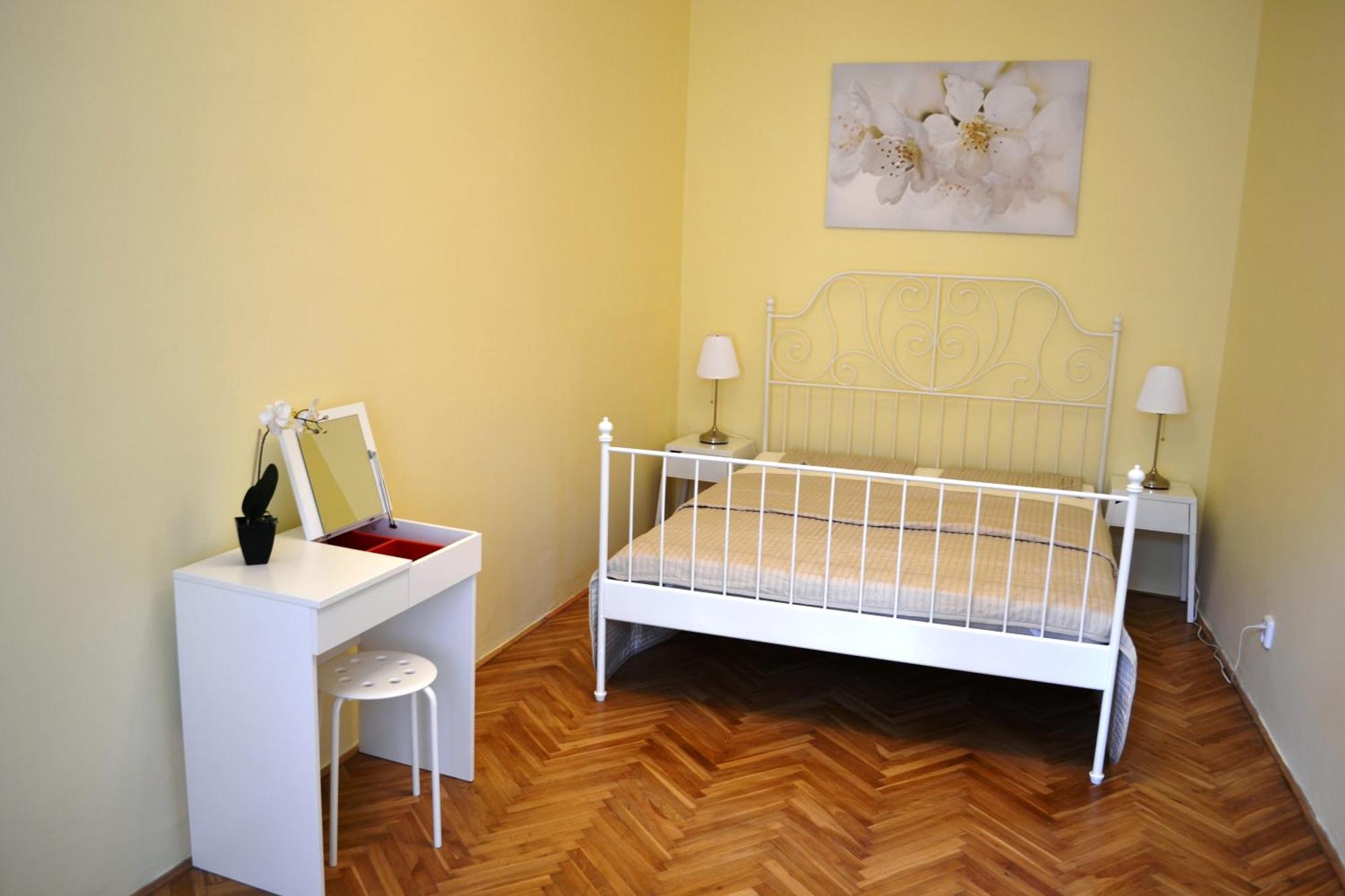 Sunflower 2BDR Flat By Ruterra Prag Exterior foto
