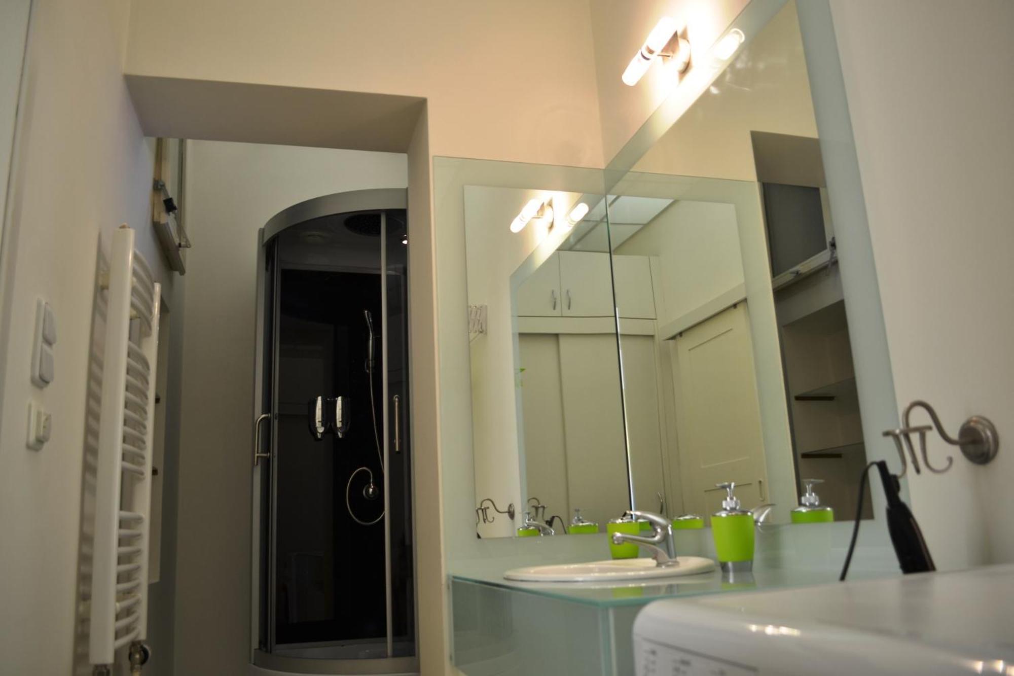 Sunflower 2BDR Flat By Ruterra Prag Exterior foto
