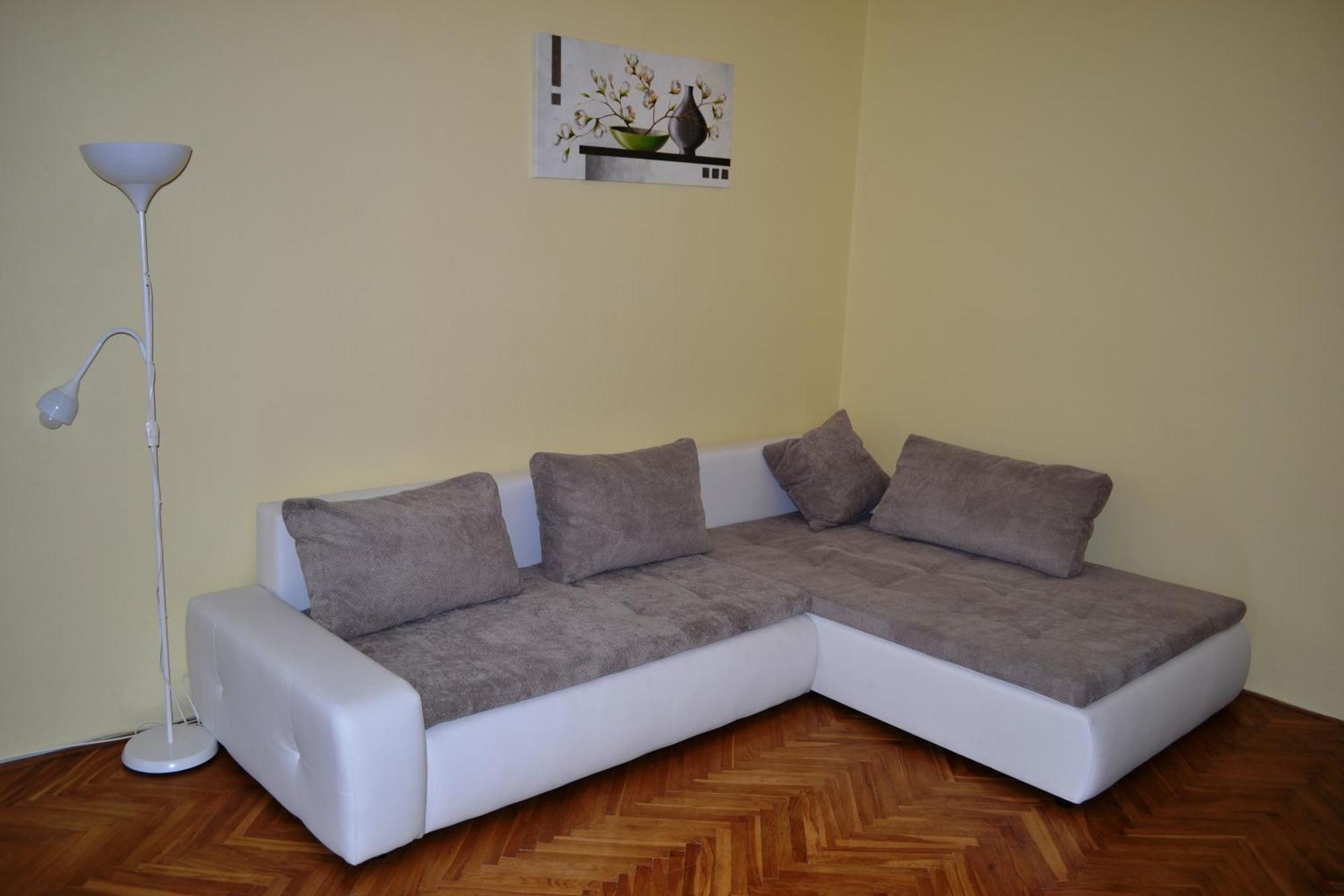 Sunflower 2BDR Flat By Ruterra Prag Exterior foto