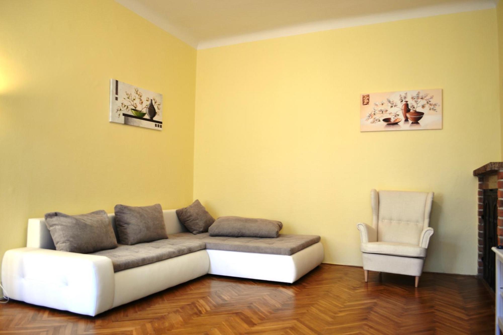 Sunflower 2BDR Flat By Ruterra Prag Exterior foto